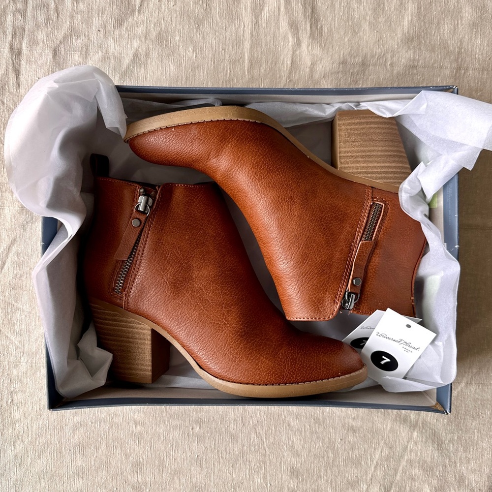 New Women's Target Universal Thread Tan Brown Ankle Boots Block Heel NIB NWT 7